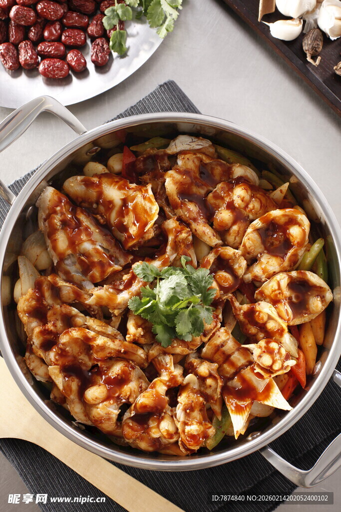 美味丰盛的特色锅类菜肴