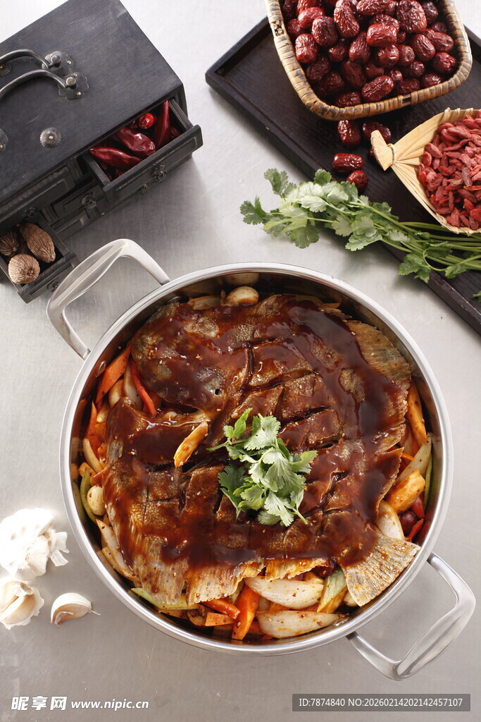 美味麻辣火锅诱人呈现