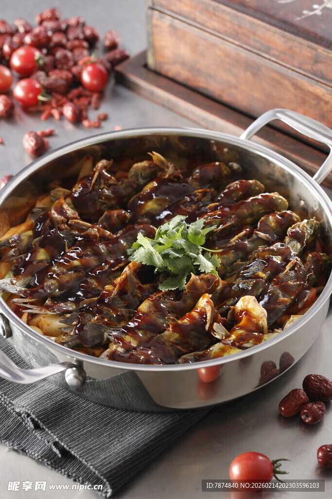 美味香辣田螺锅