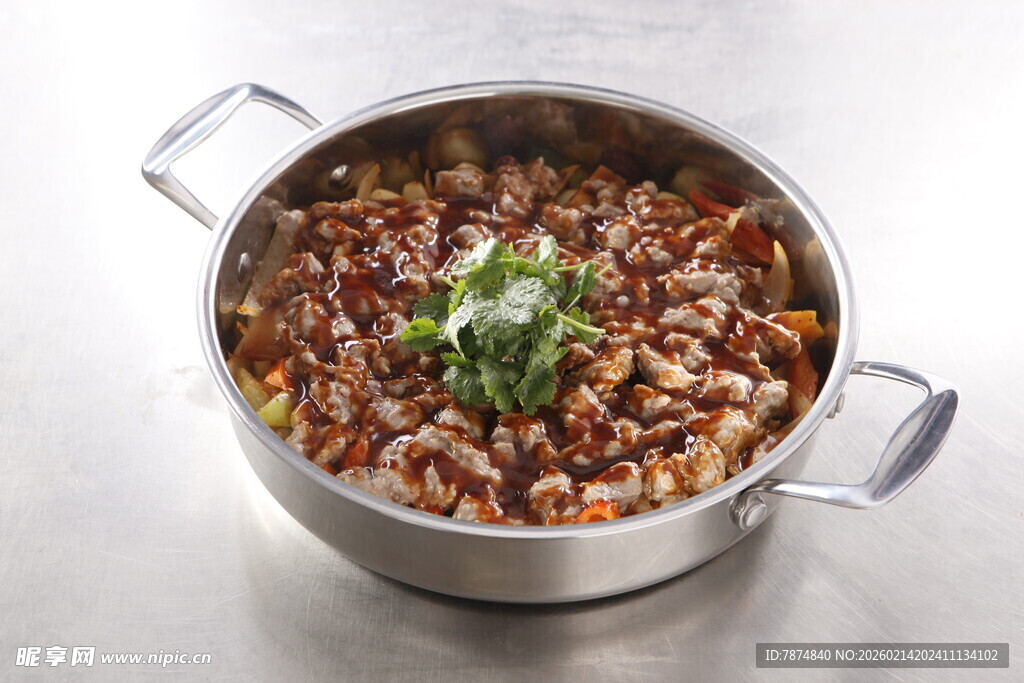 美味锅中炖菜 鲜香诱人