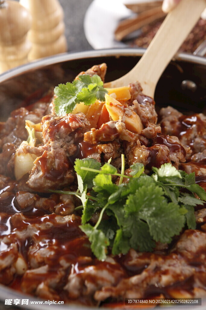 美味香辣肉酱锅