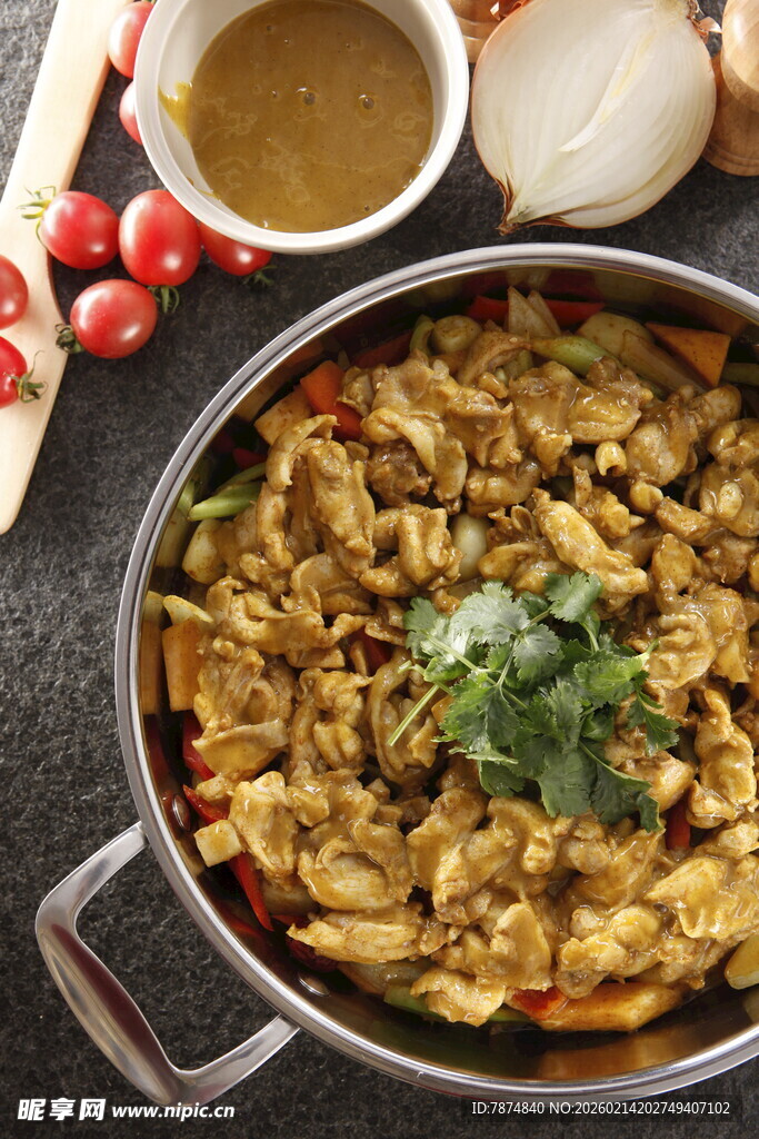 美味香辣鸡肉锅