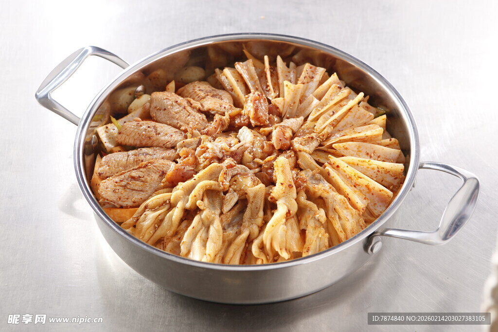 美味菌菇炖肉大火锅