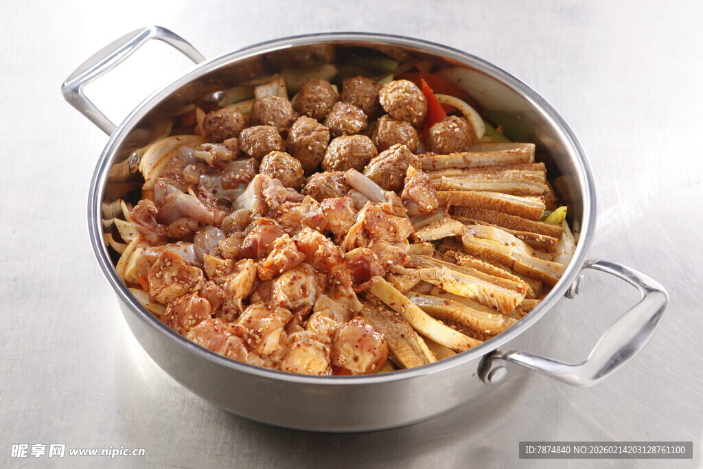 美味一锅炖鸡肉蔬菜