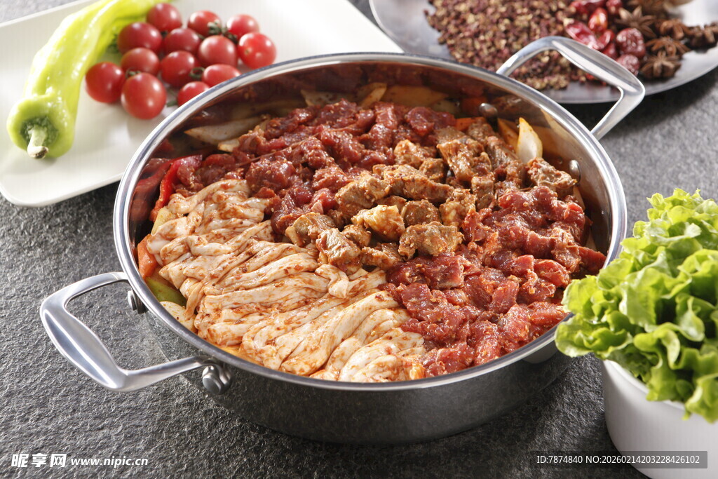 美味砂锅炖菜 食材丰富