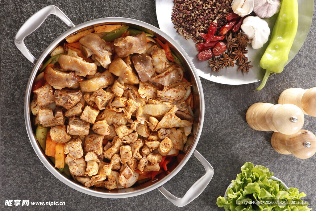 美味炖煮鸡肉菜肴展示