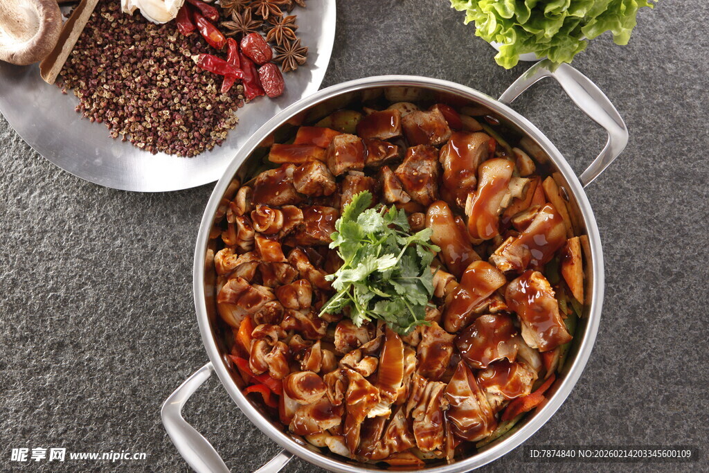 美味炖菜 散发诱人香气