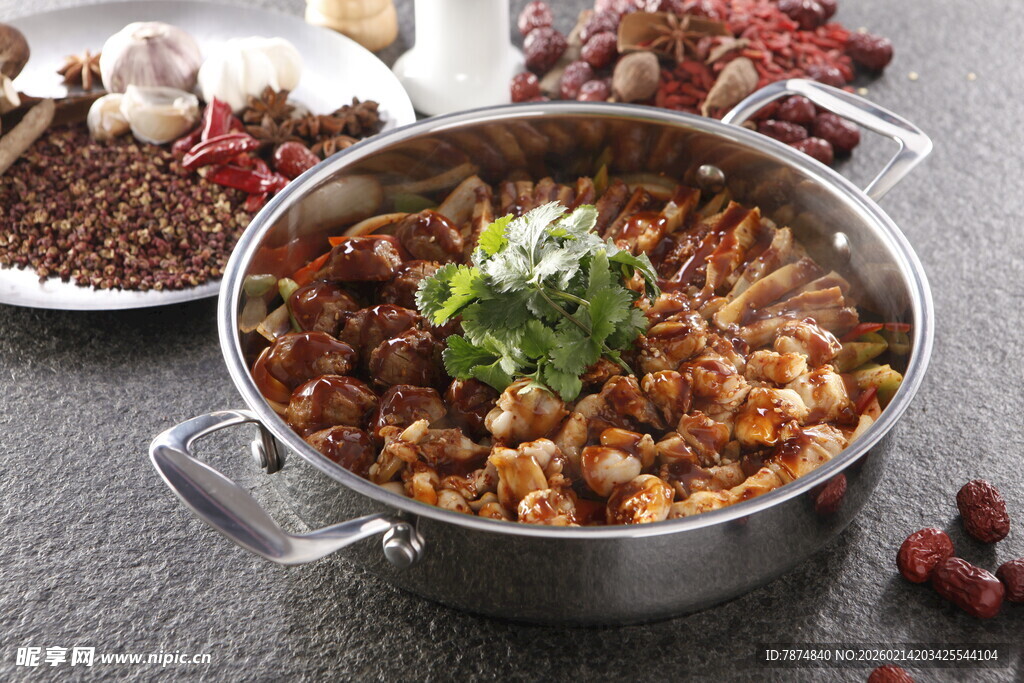 美味炖菜 食材丰富诱人