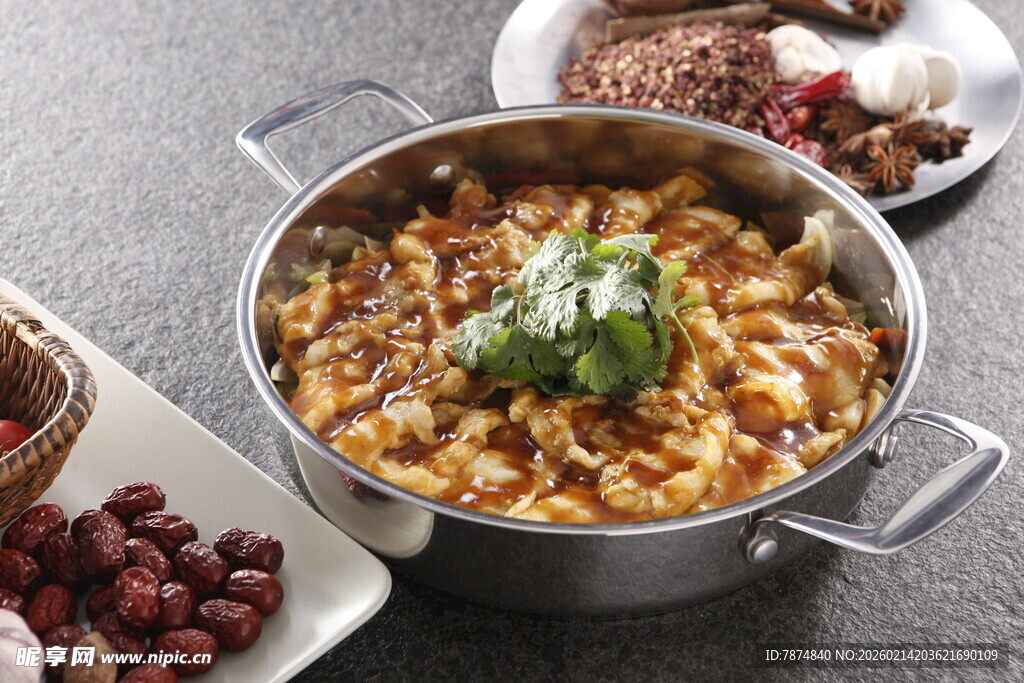 美味炖菜搭配多样食材