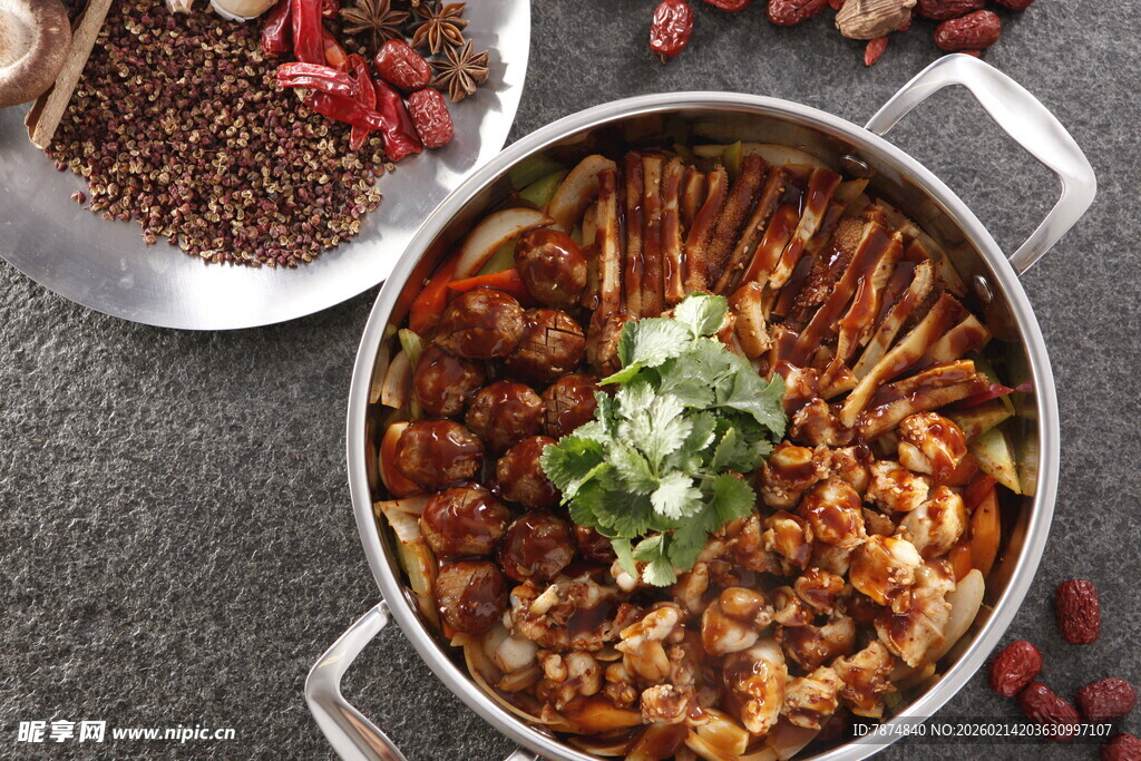 香辣诱人的美味毛血旺