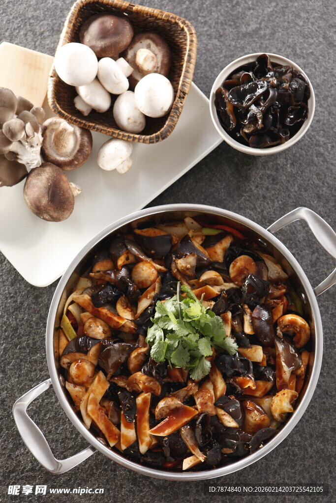 美味菌菇炖菜