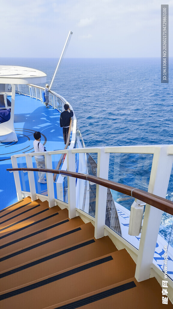 邮轮甲板海景风光