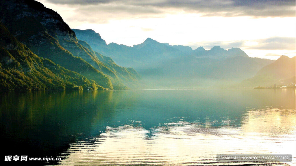 宁静山水间的美丽湖景