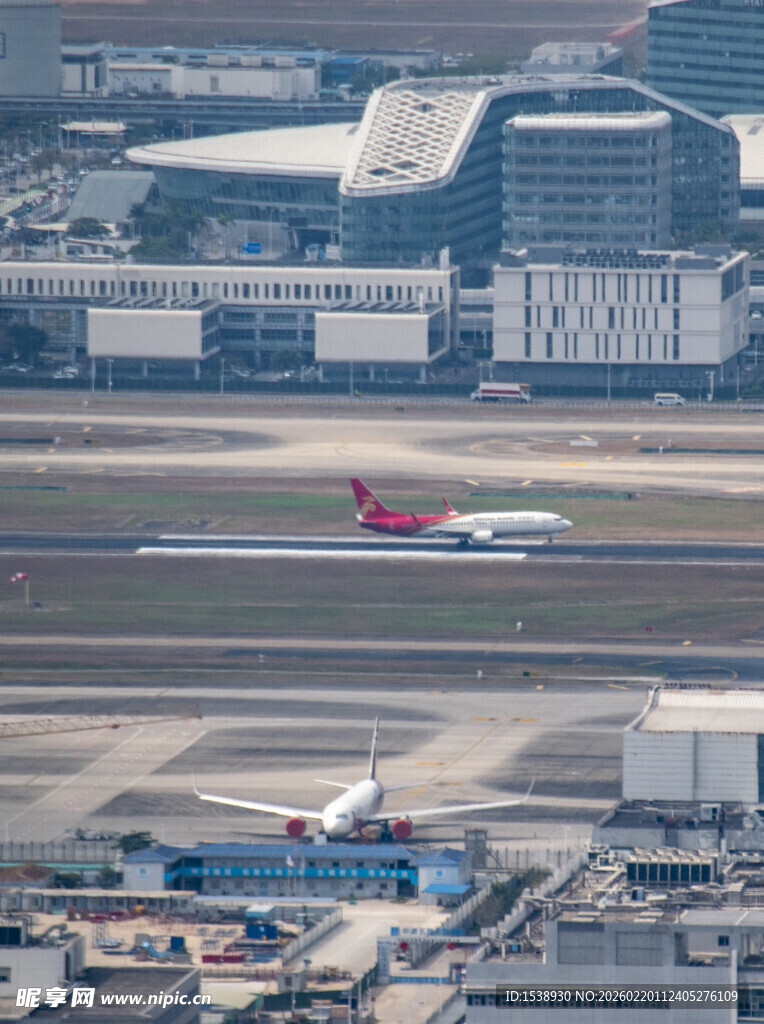 求雨亭俯瞰飞机与跑道