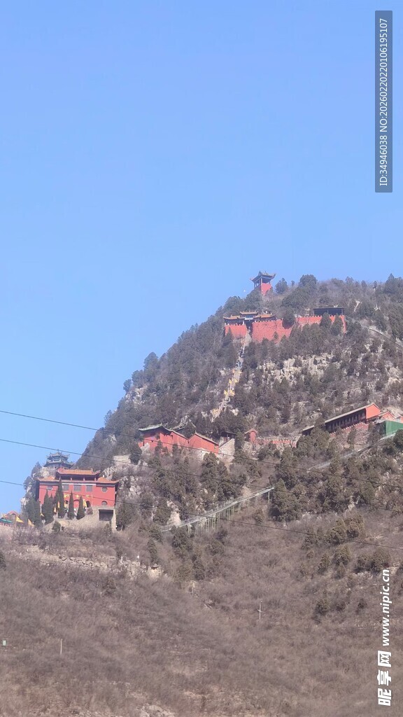 山上红顶建筑景观