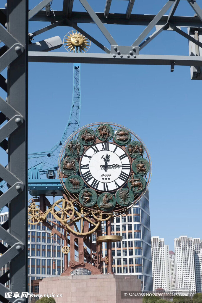城市中的大型艺术钟表装置