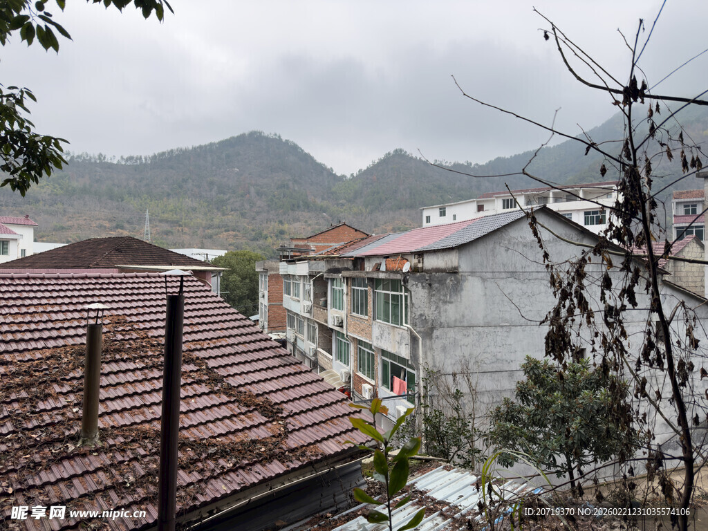 山村屋顶景色