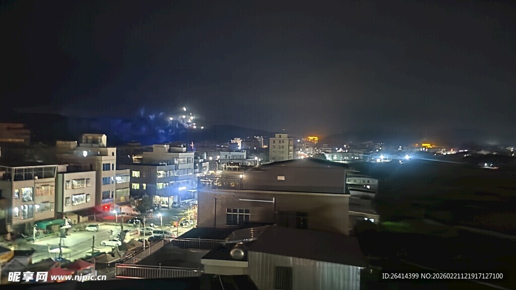 城市璀璨夜景俯瞰图