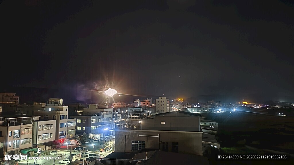 城市璀璨夜景俯瞰图