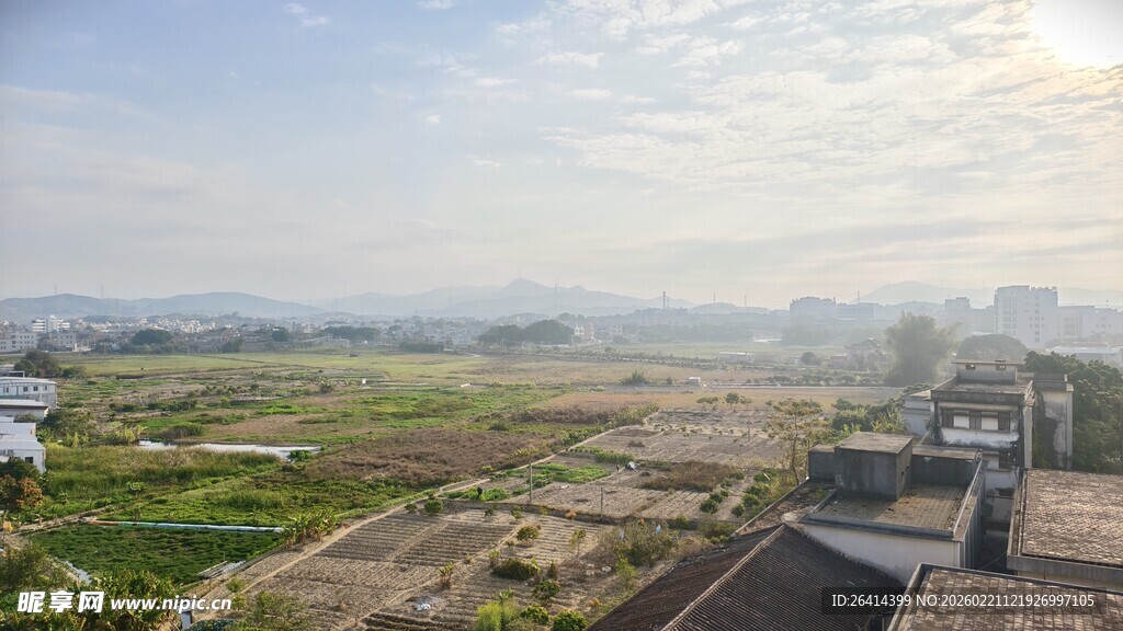 城郊开阔地景观