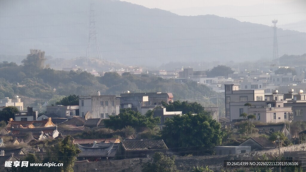 俯瞰城郊居民区景色