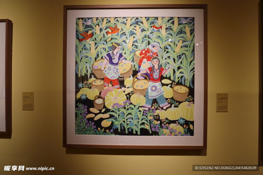 展厅中的精美绘画作品