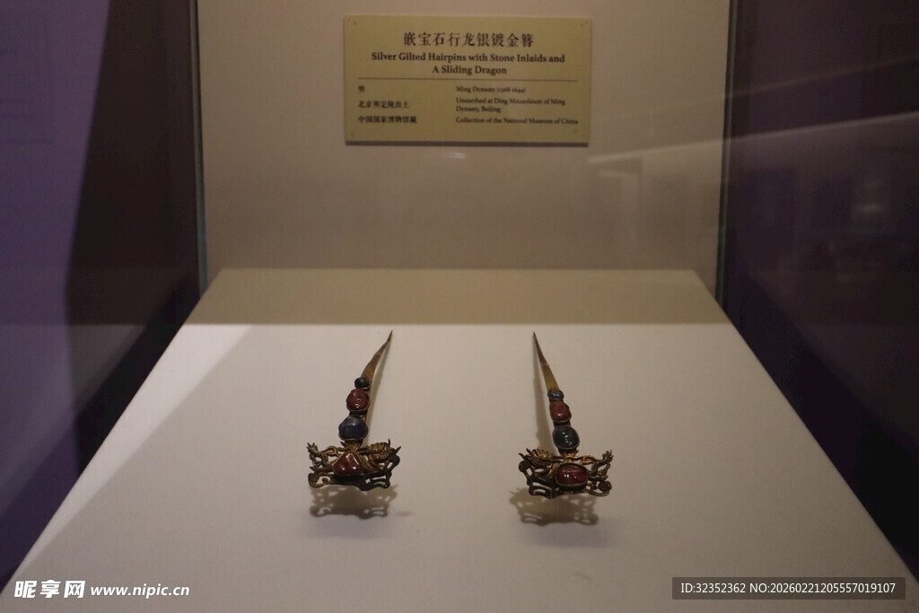 古代精美金属小雕塑展示