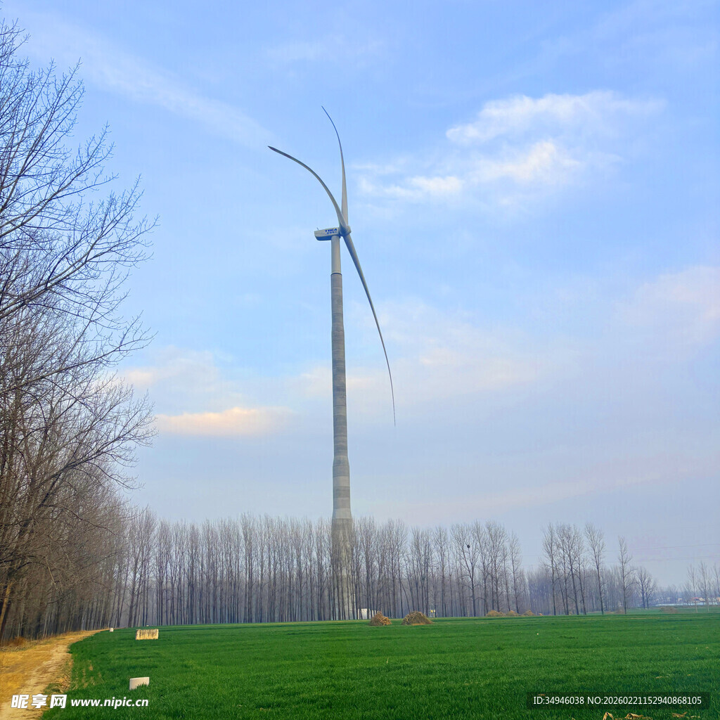 田野中的风力发电机
