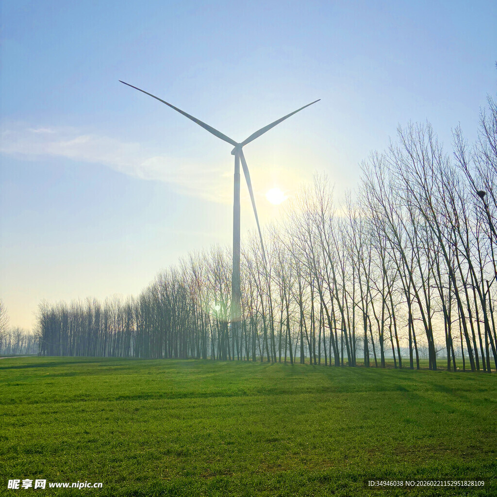 田野上的风力发电机