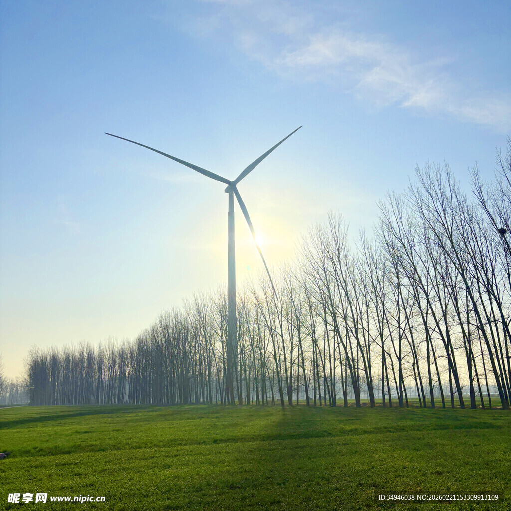 田野上的风力发电机