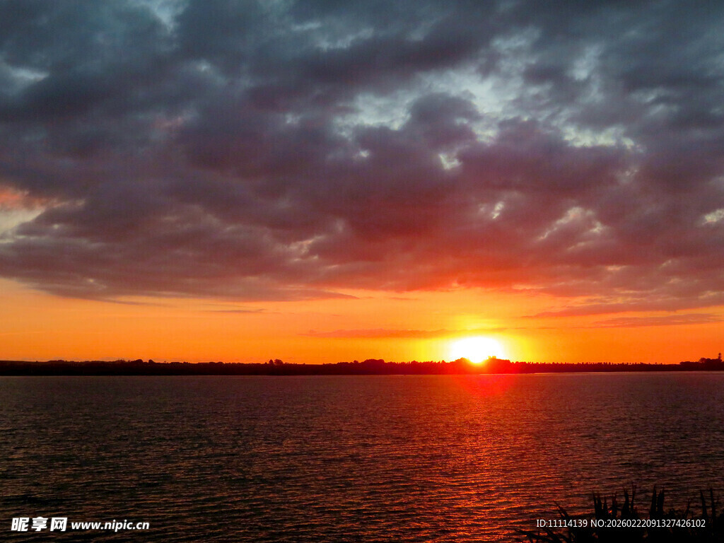 海上壮丽日落美景