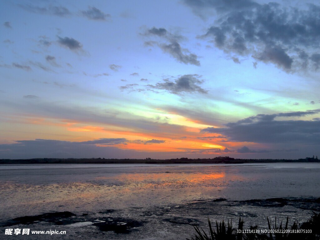 美丽海滨日落美景