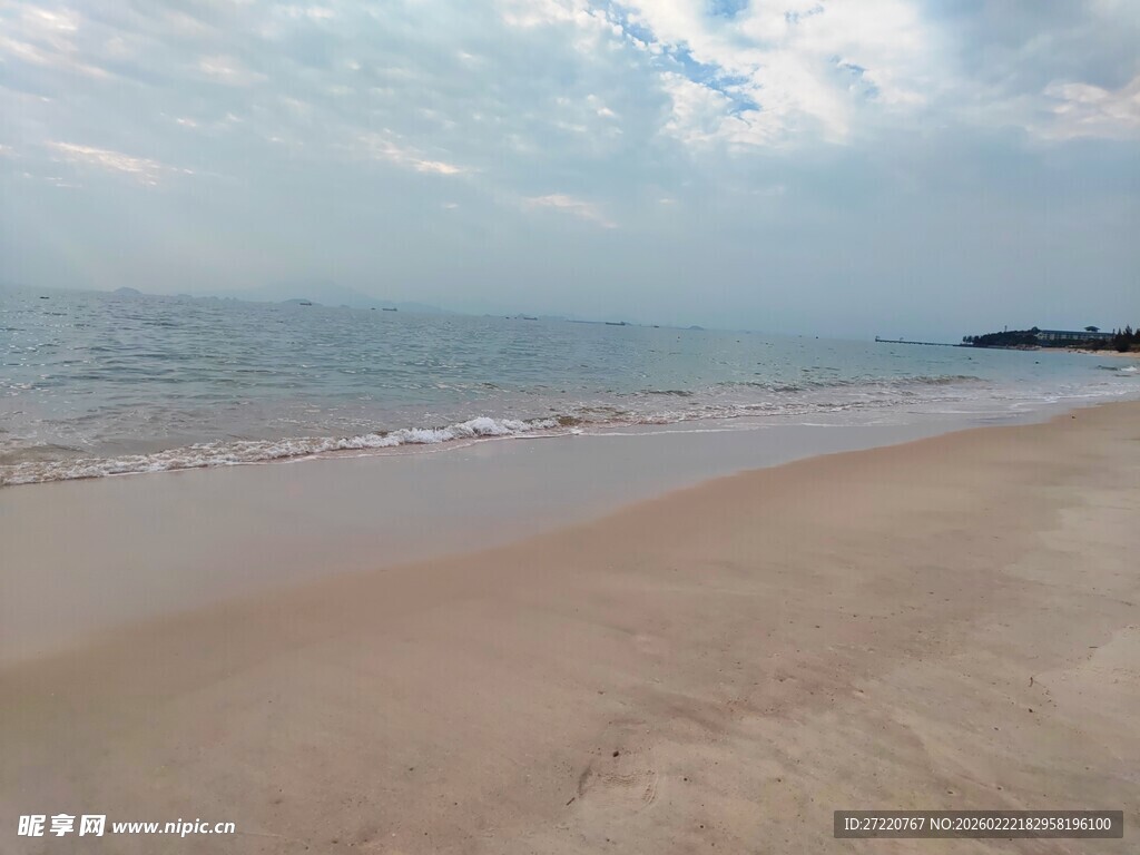 宁静海滩 海天相接美景