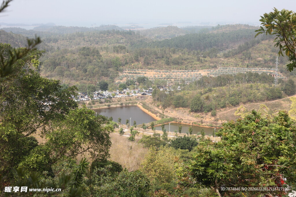 山间村落俯瞰美景