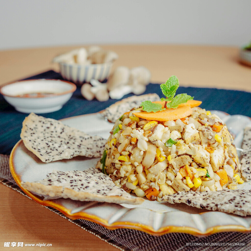 美味玉米蛋炒饭摆盘精致