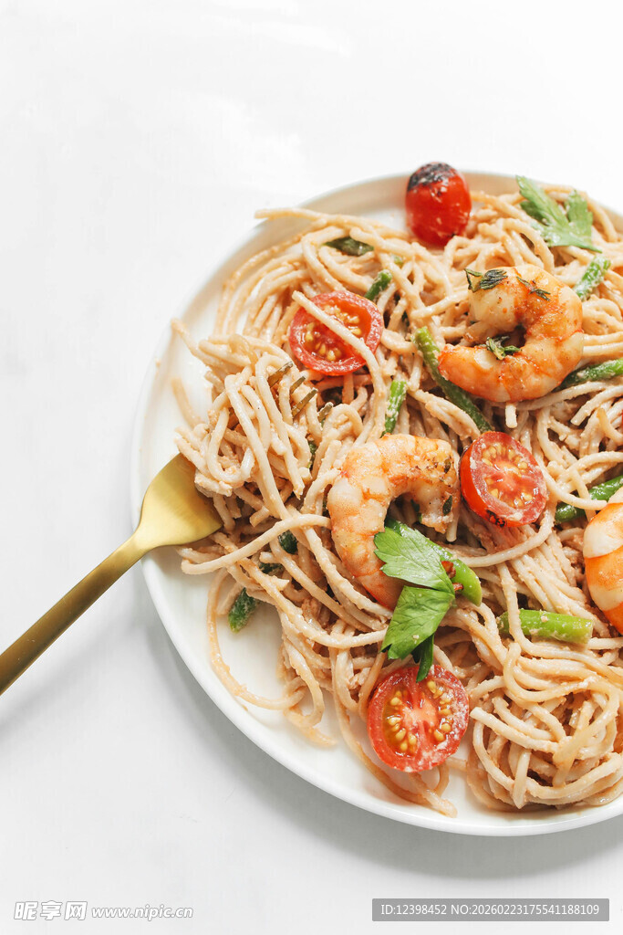 虾仁蔬菜意面美食特写