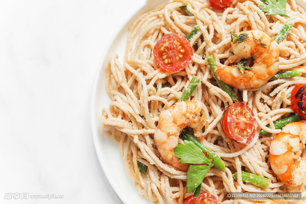 虾仁番茄意面摆盘特写