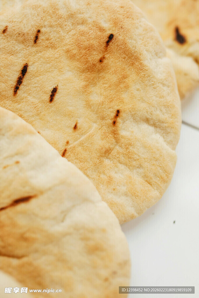 美味烤制面饼特写