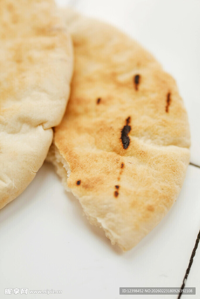 烤制面饼特写