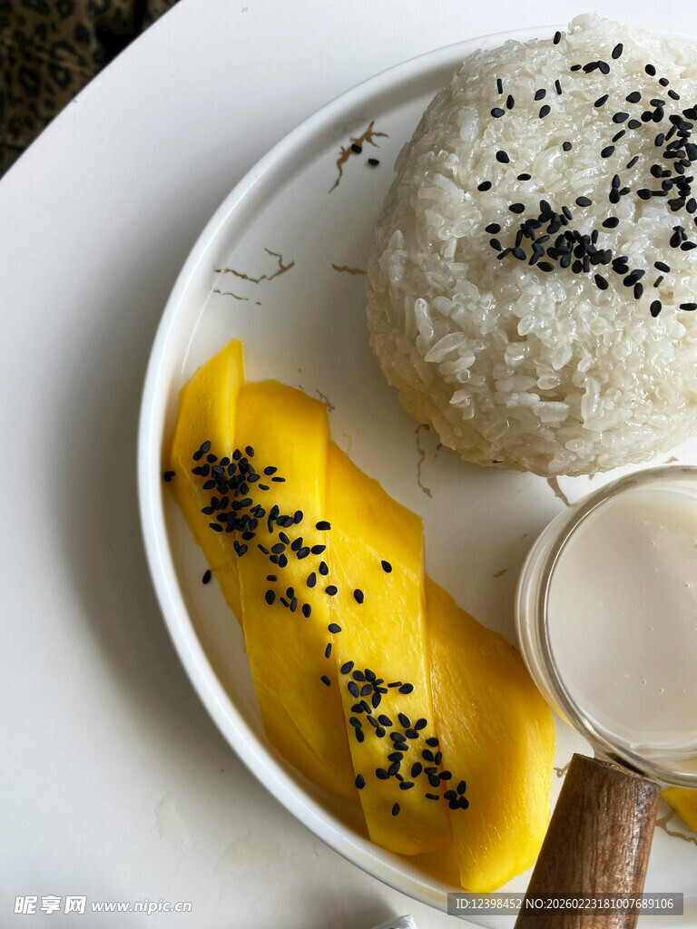 芒果配米饭与饮品套餐