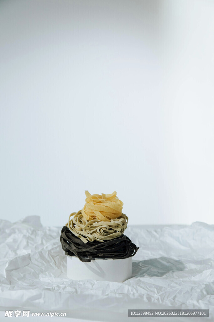 美味小巧纸杯蛋糕