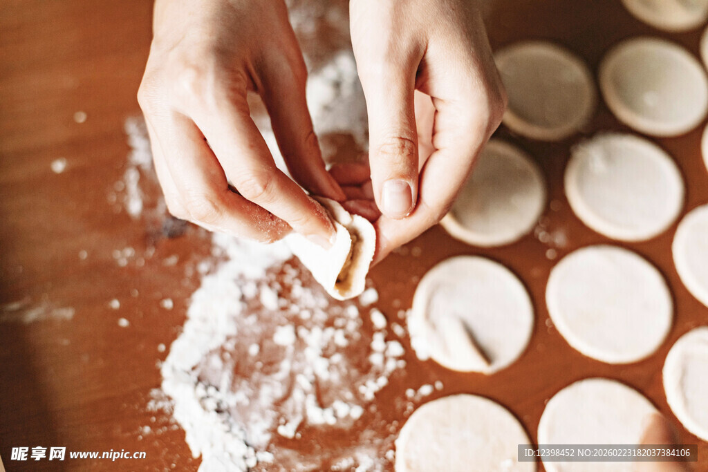 手工包饺子场景