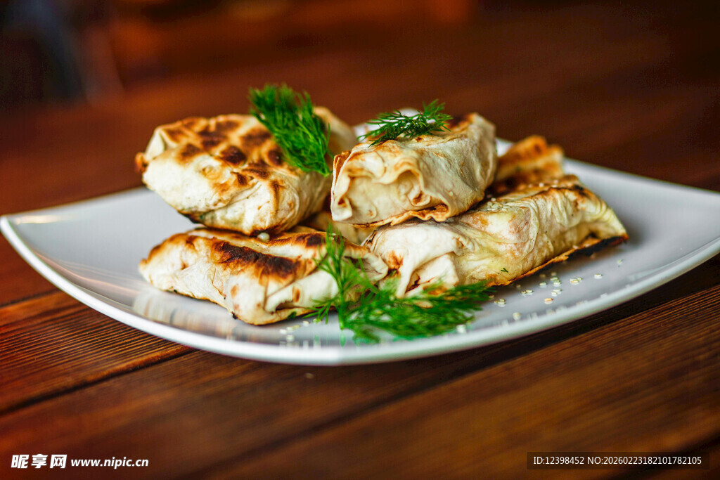 烤奶酪配欧芹摆盘