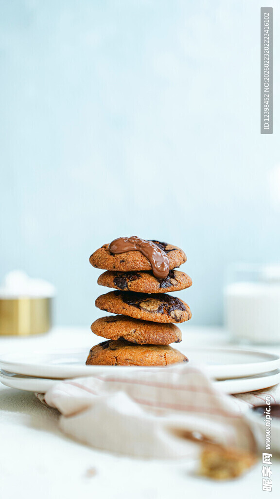 堆叠的美味巧克力曲奇饼干