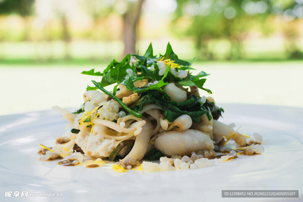 美味海鲜蔬菜盖饭
