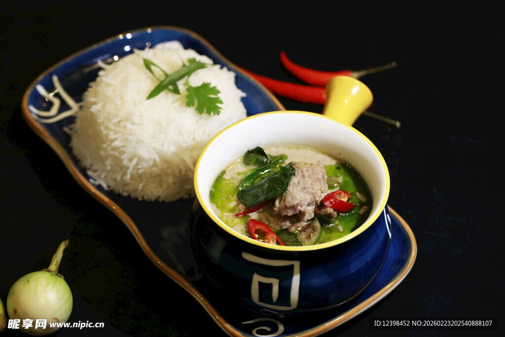 美味米饭配特色汤品