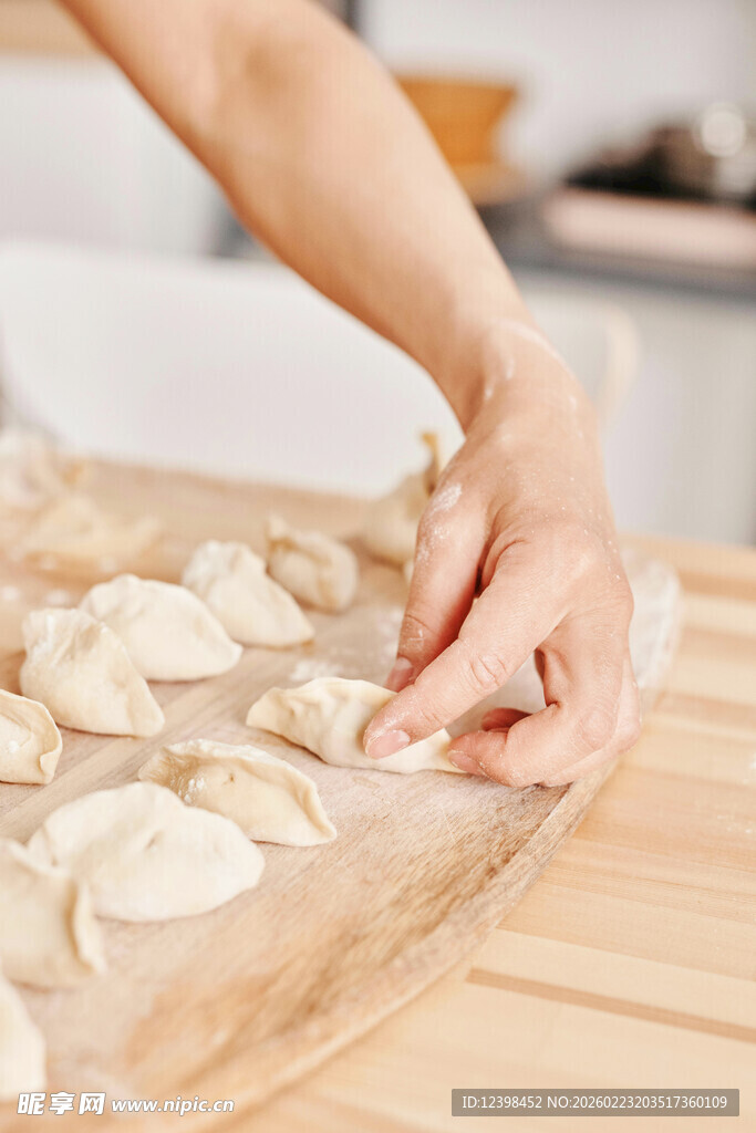 手工包饺子场景
