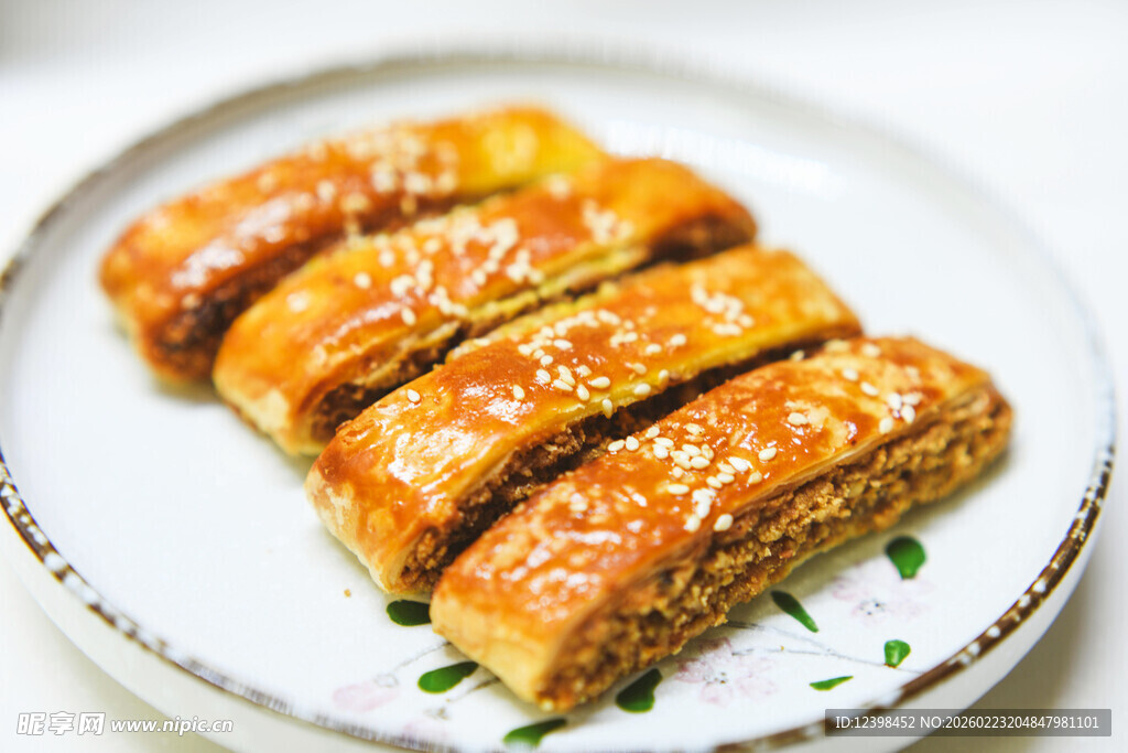 芝麻点缀的美味糕点