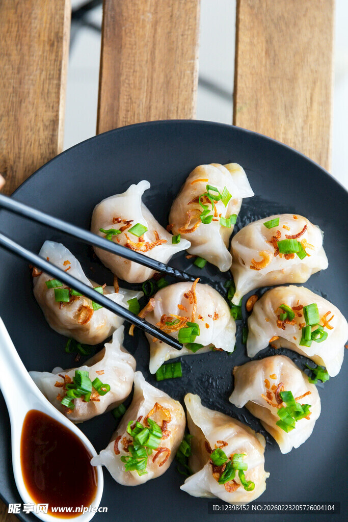 美味饺子配蘸料