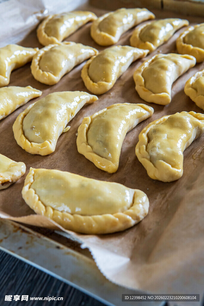 金黄酥脆的美味油炸饺